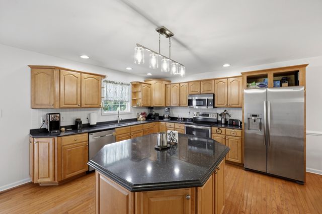 205 Revere Way, Versailles, KY 40383