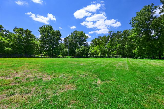 205 Revere Way, Versailles, KY 40383