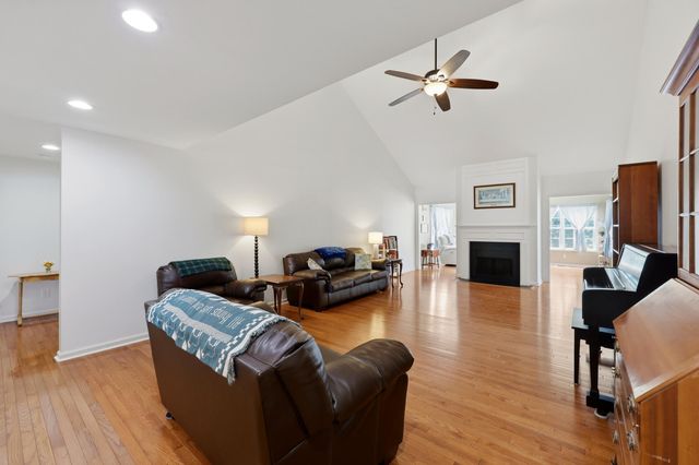 205 Revere Way, Versailles, KY 40383
