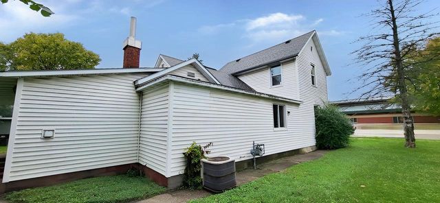 407 W oak Street, Sparta, WI 54656