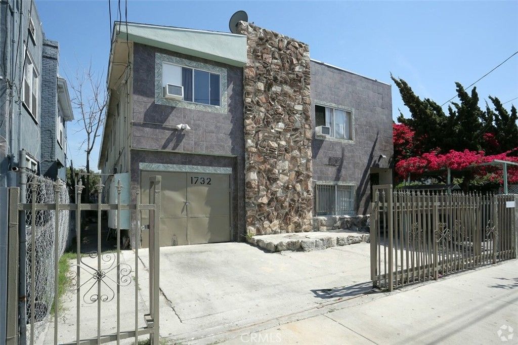 1732 S New England, Los Angeles, CA 90006