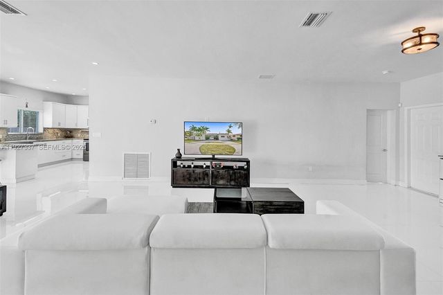 1102 Meadowlark Ave, Miami Springs, FL 33166