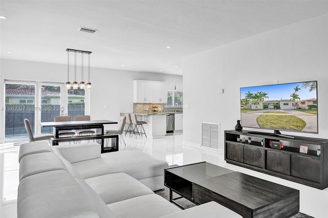 1102 Meadowlark Ave, Miami Springs, FL 33166