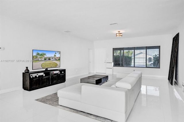 1102 Meadowlark Ave, Miami Springs, FL 33166