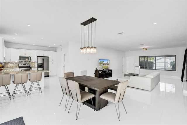 1102 Meadowlark Ave, Miami Springs, FL 33166