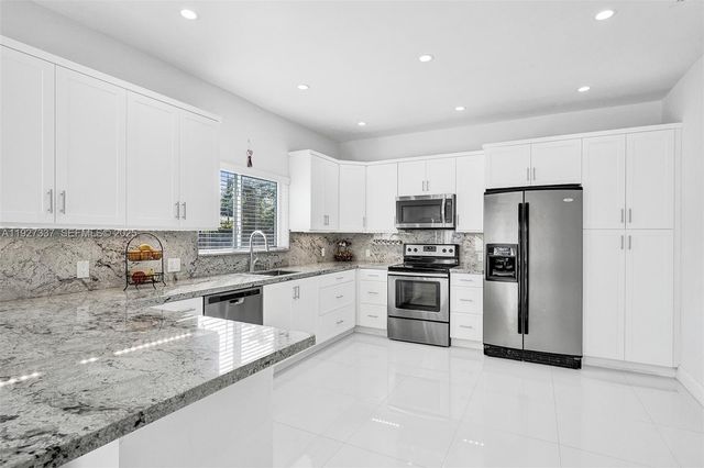 1102 Meadowlark Ave, Miami Springs, FL 33166