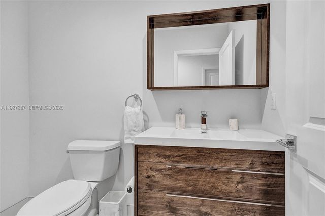 1102 Meadowlark Ave, Miami Springs, FL 33166