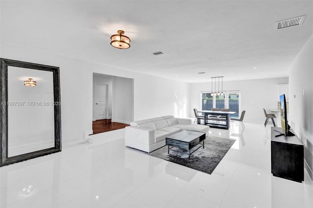 1102 Meadowlark Ave, Miami Springs, FL 33166