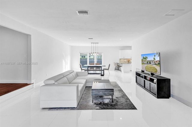 1102 Meadowlark Ave, Miami Springs, FL 33166