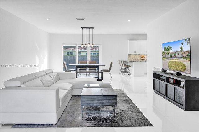 1102 Meadowlark Ave, Miami Springs, FL 33166