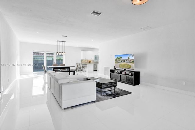 1102 Meadowlark Ave, Miami Springs, FL 33166