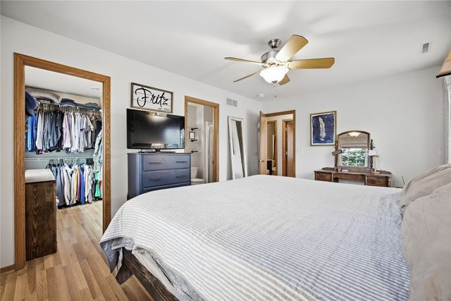 1372 Woolridge Dr, Coralville, IA 52241