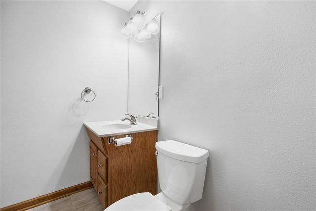 1372 Woolridge Dr, Coralville, IA 52241