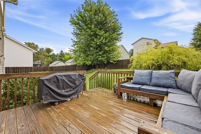 1372 Woolridge Dr, Coralville, IA 52241