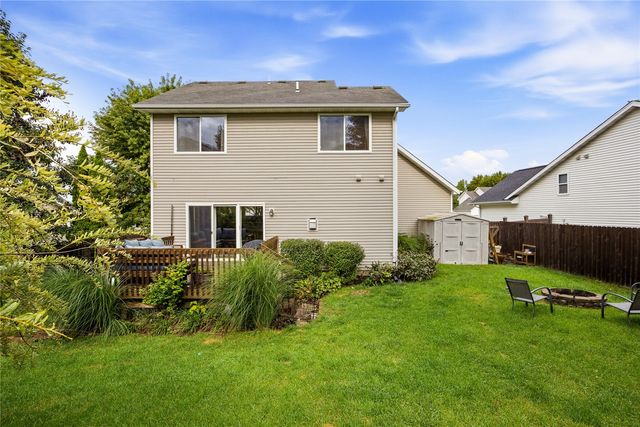 1372 Woolridge Dr, Coralville, IA 52241