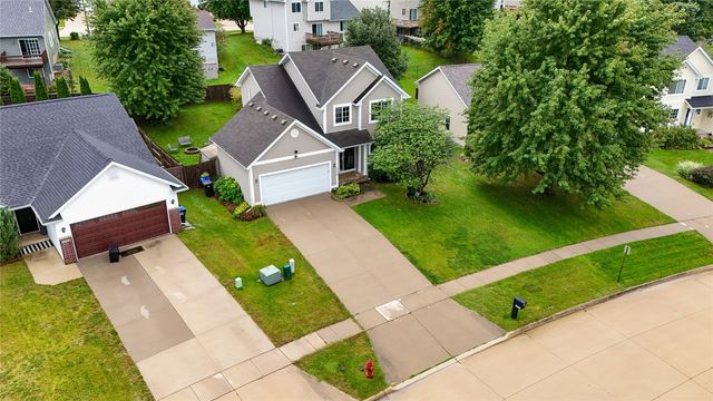 1372 Woolridge Dr, Coralville, IA 52241