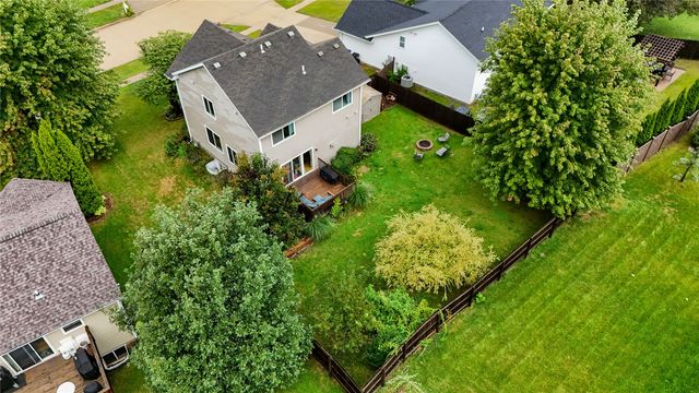 1372 Woolridge Dr, Coralville, IA 52241