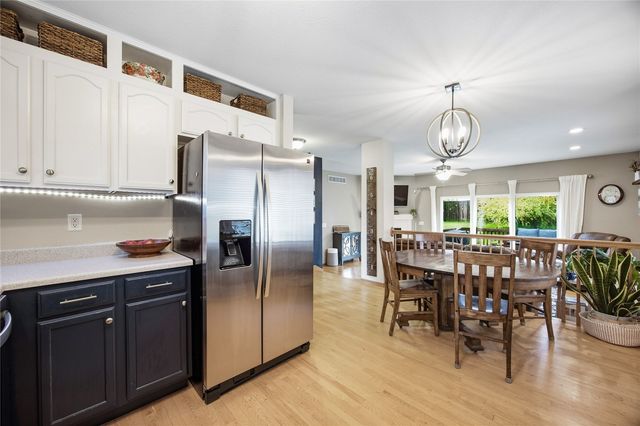 1372 Woolridge Dr, Coralville, IA 52241