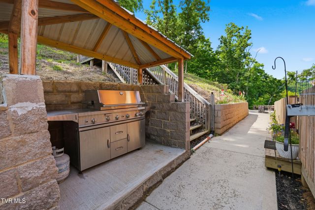 857 Wilderness Drive, Mooresburg, TN 37811