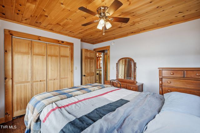 857 Wilderness Drive, Mooresburg, TN 37811