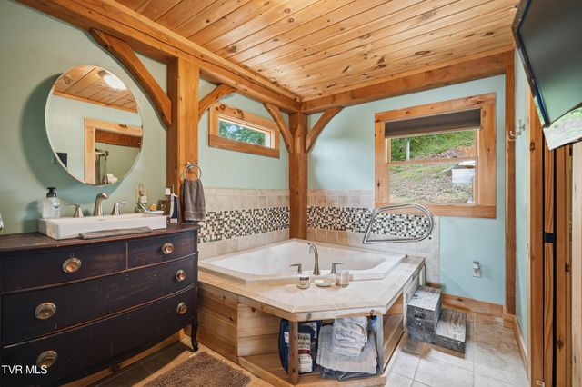 857 Wilderness Drive, Mooresburg, TN 37811