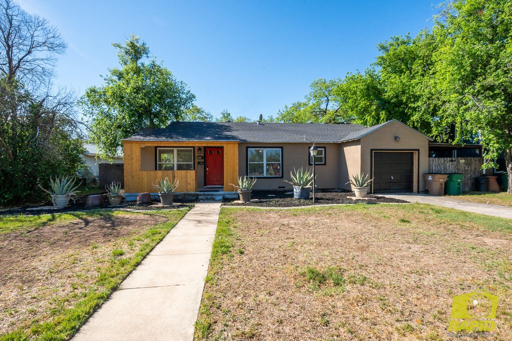 Image 1 of property listing at 925 W Avenue M, San Angelo, TX 76901