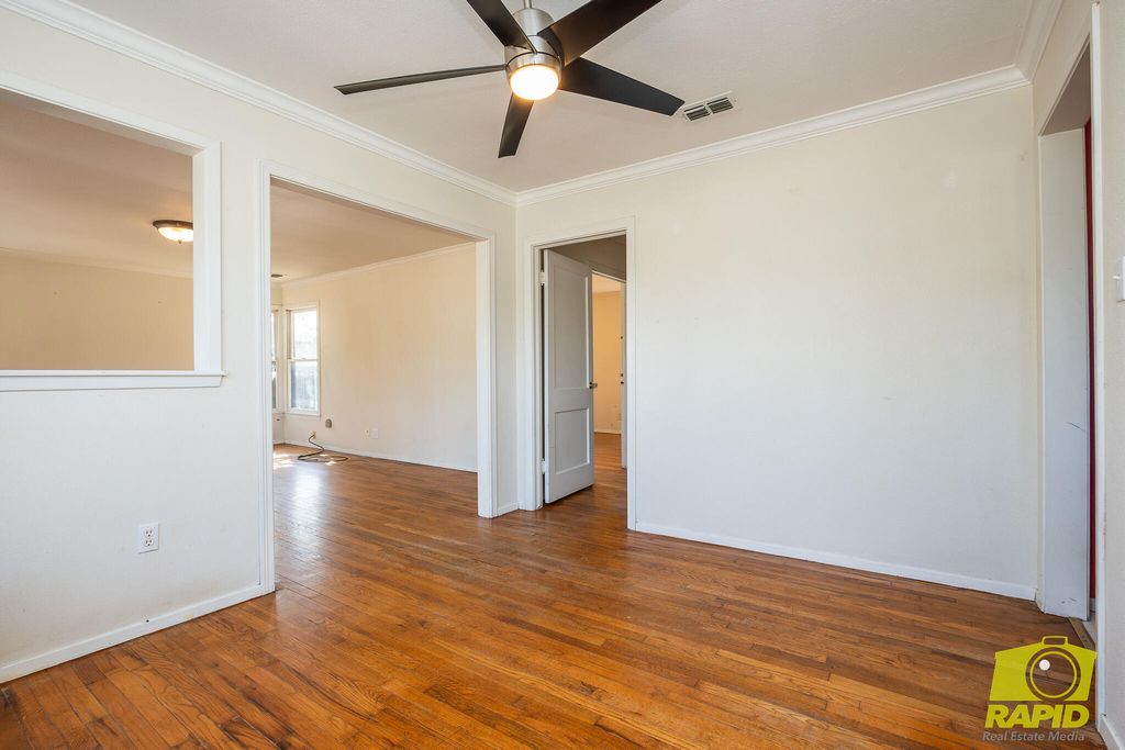 Image 11 of property listing at 925 W Avenue M, San Angelo, TX 76901