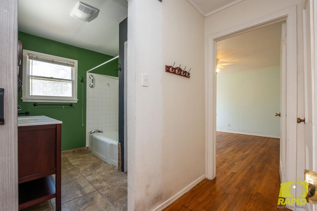 Image 15 of property listing at 925 W Avenue M, San Angelo, TX 76901