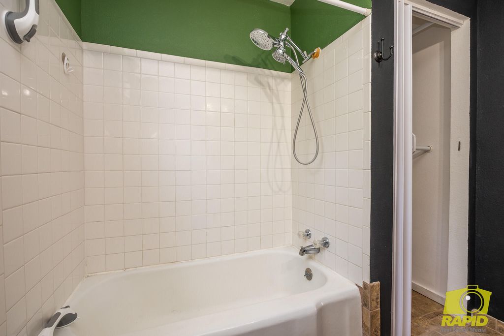 Image 23 of property listing at 925 W Avenue M, San Angelo, TX 76901