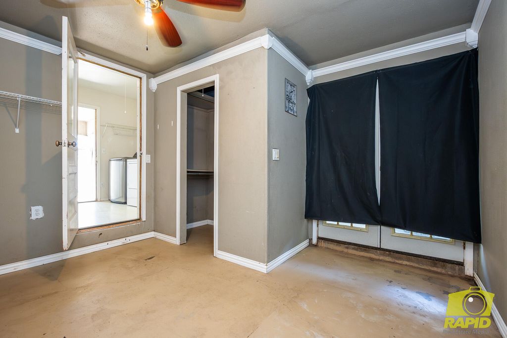 Image 26 of property listing at 925 W Avenue M, San Angelo, TX 76901