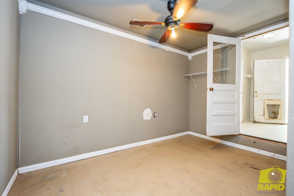 Image 27 of property listing at 925 W Avenue M, San Angelo, TX 76901