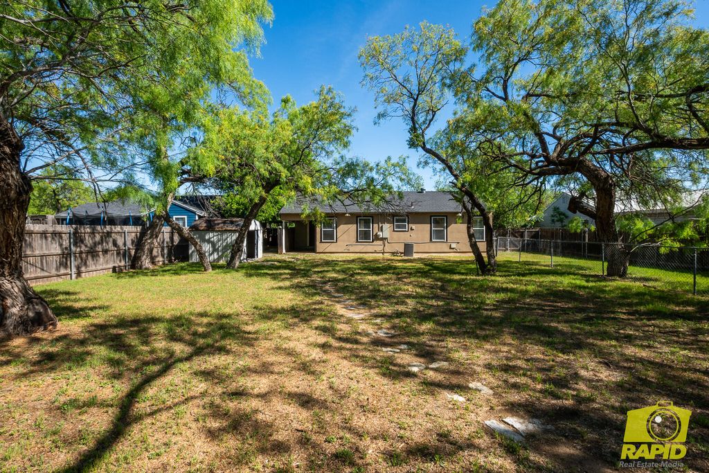 Image 31 of property listing at 925 W Avenue M, San Angelo, TX 76901