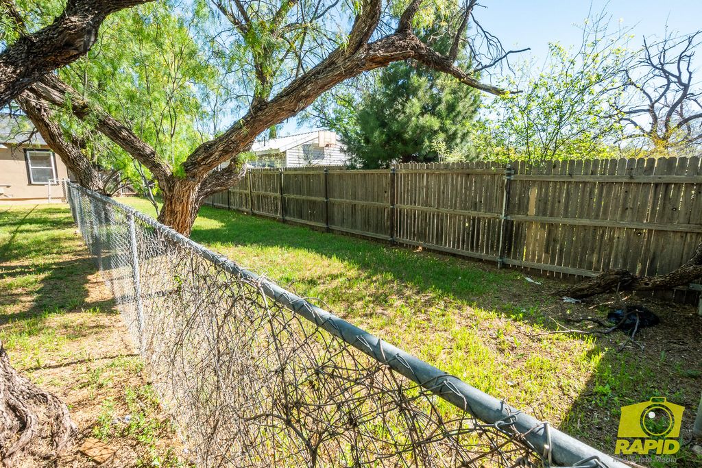 Image 32 of property listing at 925 W Avenue M, San Angelo, TX 76901