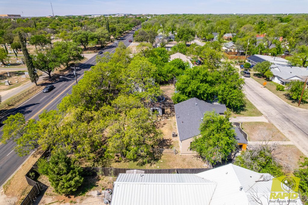 Image 38 of property listing at 925 W Avenue M, San Angelo, TX 76901