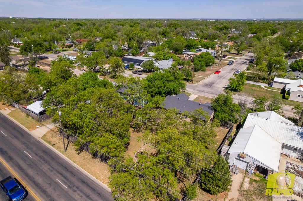 Image 39 of property listing at 925 W Avenue M, San Angelo, TX 76901