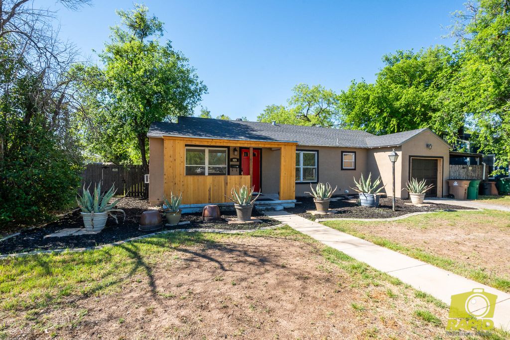 Image 4 of property listing at 925 W Avenue M, San Angelo, TX 76901