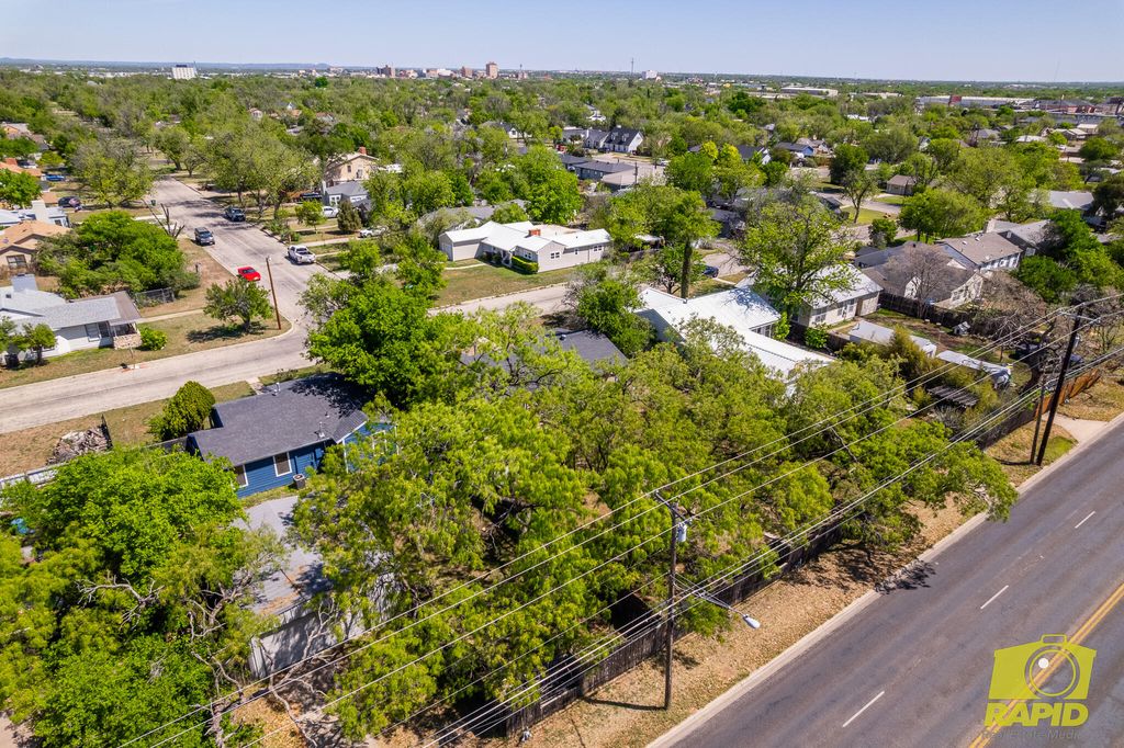 Image 40 of property listing at 925 W Avenue M, San Angelo, TX 76901