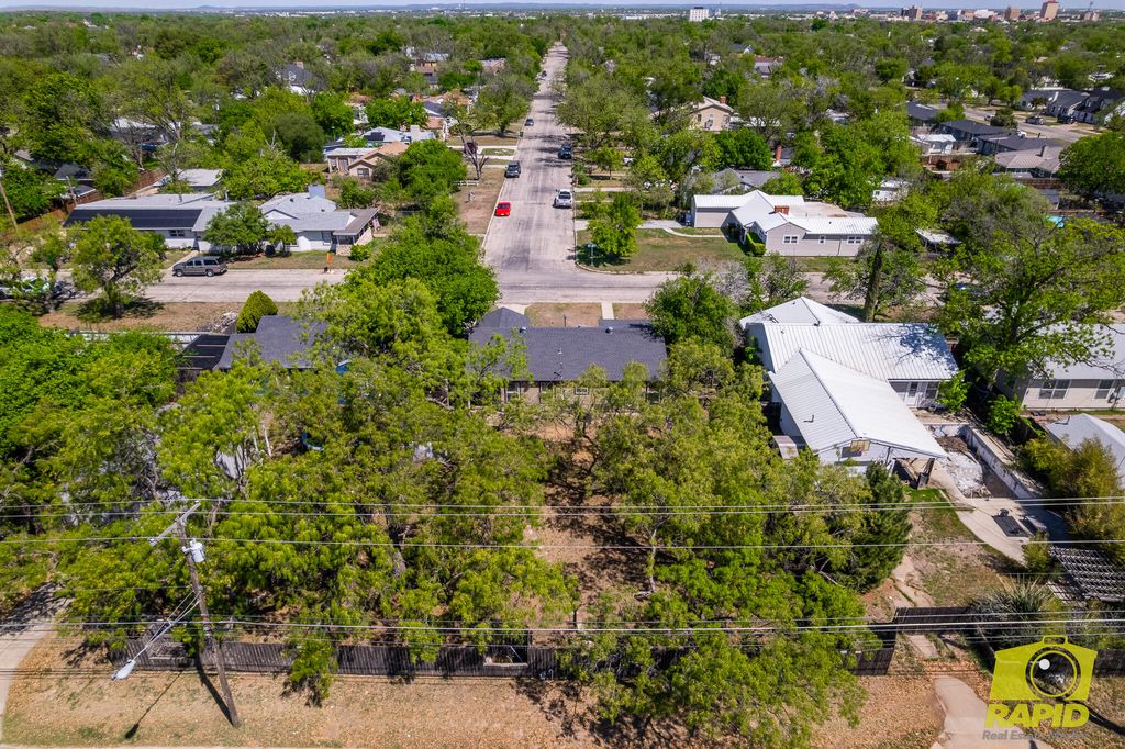 Image 41 of property listing at 925 W Avenue M, San Angelo, TX 76901