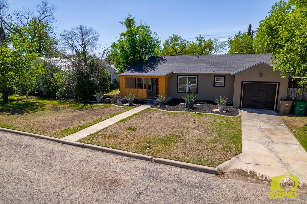 Image 44 of property listing at 925 W Avenue M, San Angelo, TX 76901