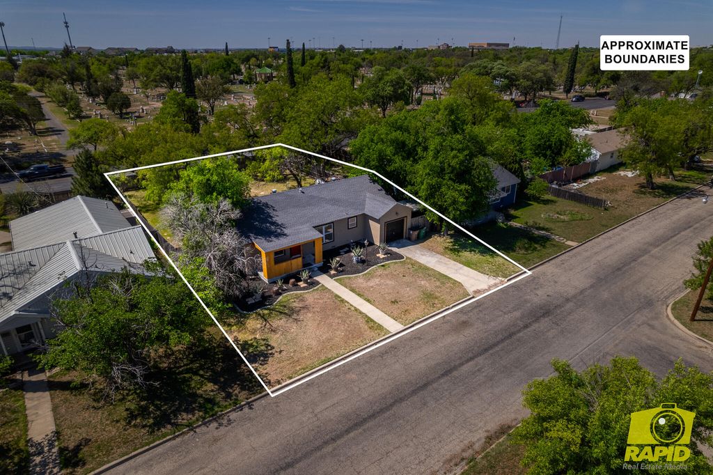 Image 45 of property listing at 925 W Avenue M, San Angelo, TX 76901