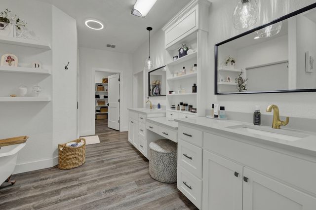 211 Cielo VIS, Canyon Lake, TX 78133