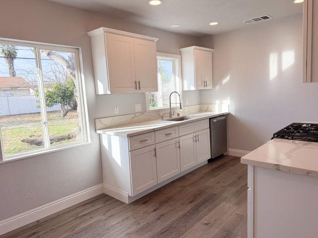 3812 E Clinton Avenue, Fresno, CA 93703