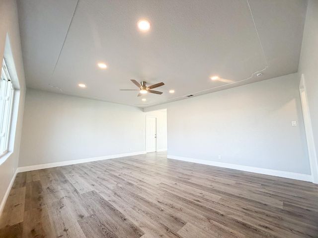 3812 E Clinton Avenue, Fresno, CA 93703