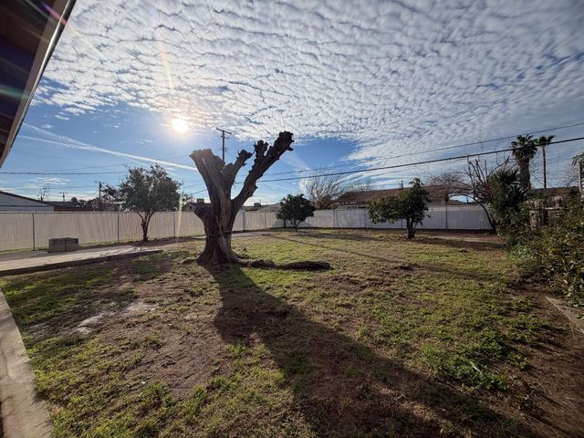 3812 E Clinton Avenue, Fresno, CA 93703