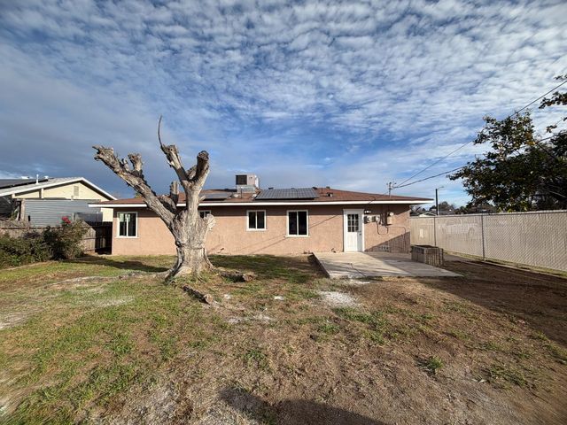 3812 E Clinton Avenue, Fresno, CA 93703