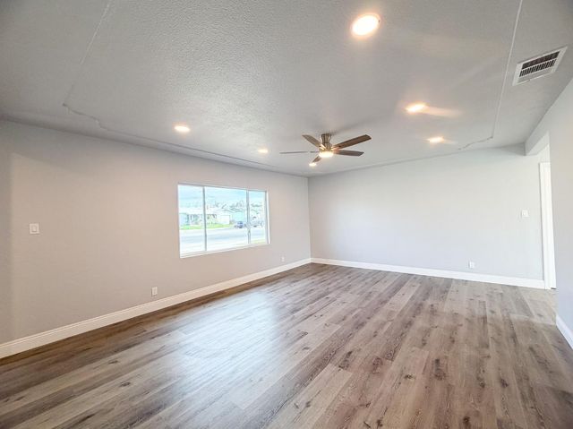 3812 E Clinton Avenue, Fresno, CA 93703