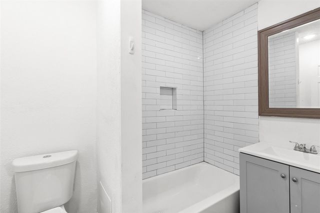 18462 Rolling Hills Drive, Porter, TX 77365