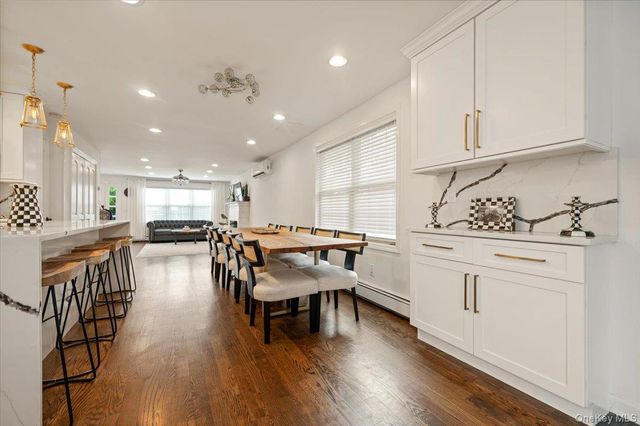 618 E Walnut Street, Long Beach, NY 11561