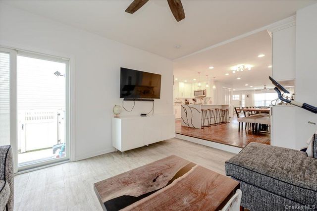 618 E Walnut Street, Long Beach, NY 11561