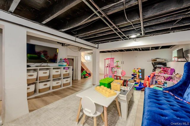 618 E Walnut Street, Long Beach, NY 11561